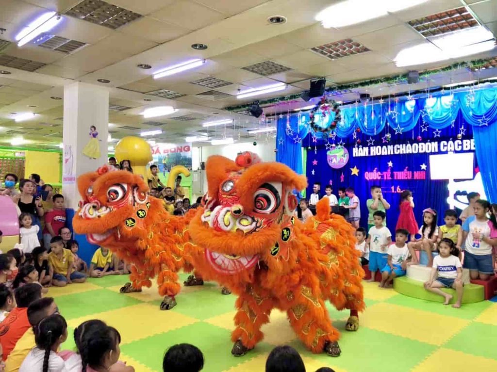 mua-lan-khai-truong