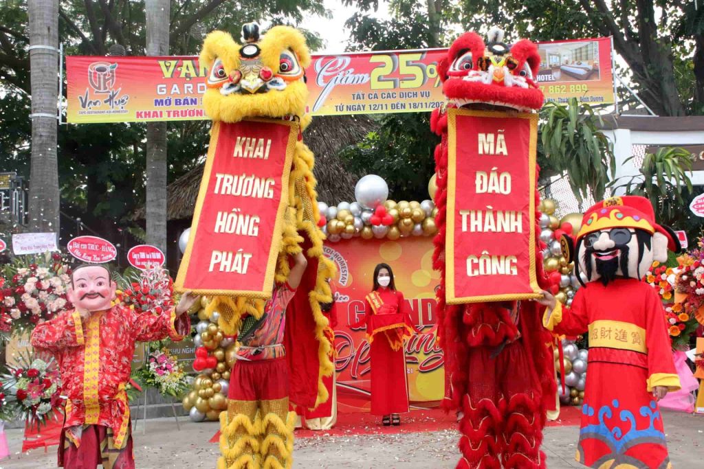 cho thue mua lan khai truong scaled min