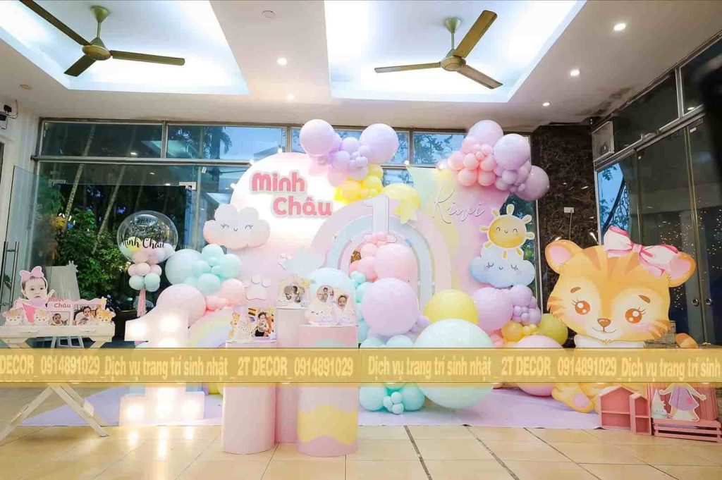 trang-tri-sinh-nhat-be-gai-mau-meo-cute-2t-224